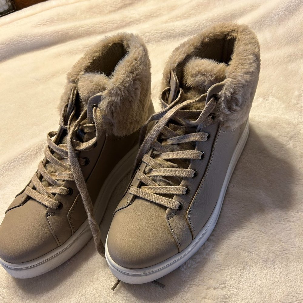 Women's Koolaburra by Ugg Sundell Fuzz Chukka High Sweater Boots 8.5 Dune